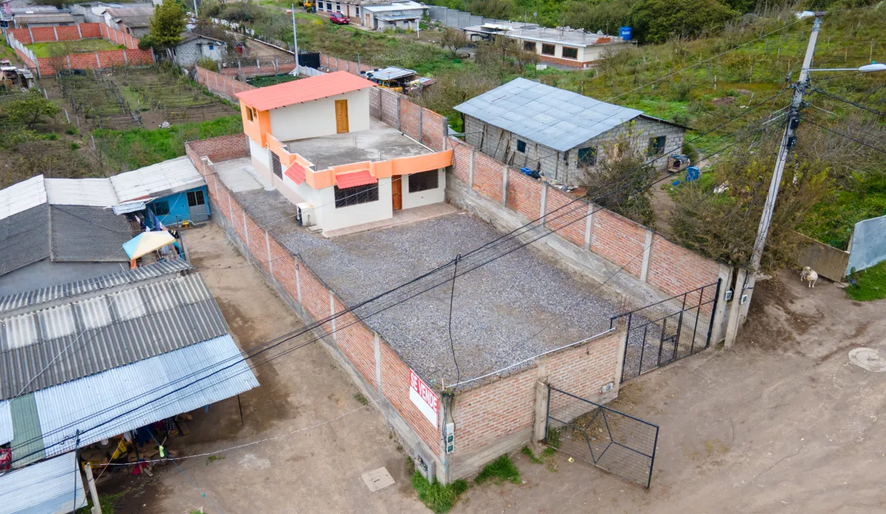 Casa más terreno en Huachi Grande